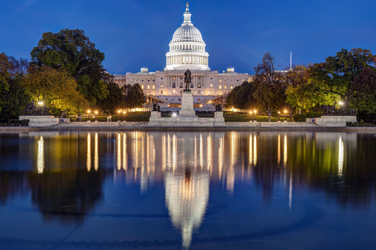 Image of the U.S. Capitol building at night