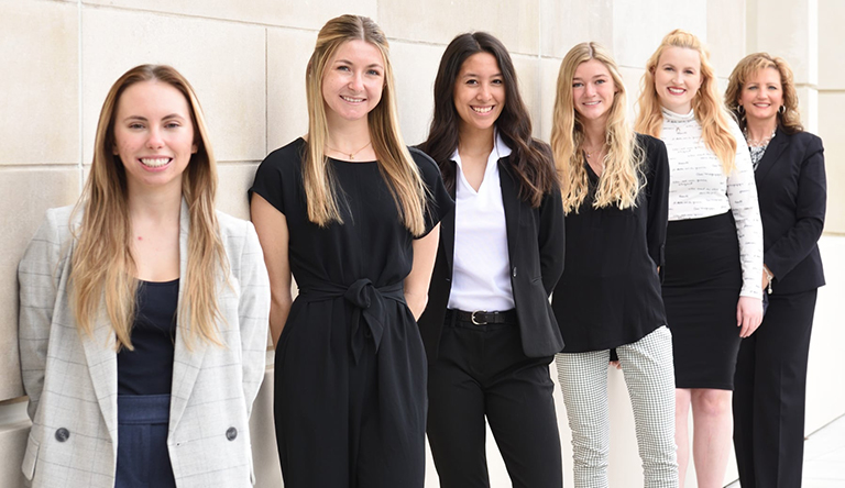 Five students who were the 2021-2022 Honors Cohort pictured with Dr. Angela Opsahl